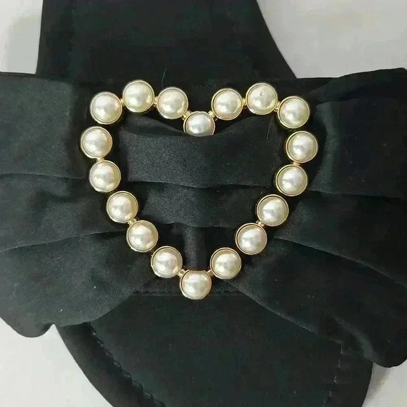 NWOT Victoria's Secret Black Satin Bow Pearl Heart Slippers sz L 9/10 NEW - Picture 2 of 10